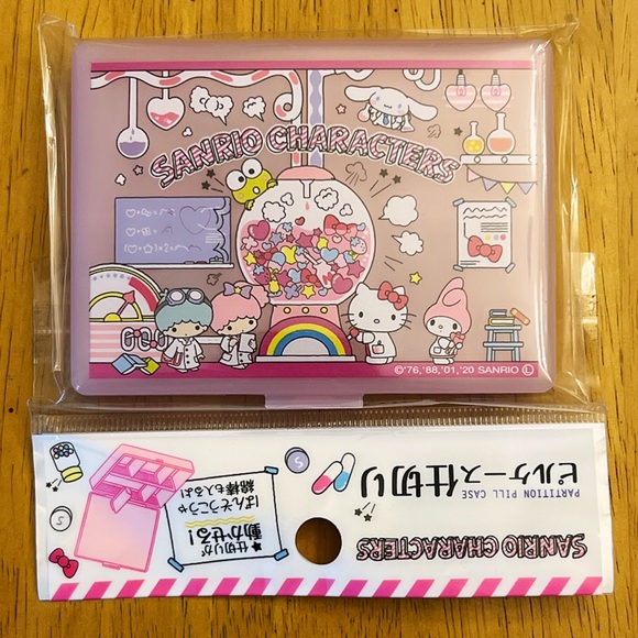 Free Gift Hello Kitty & Friends Sanrio Travel Pill Case Organizer Container Case - Picture 7 of 7